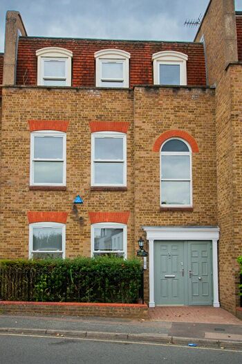 2 Bedroom Flat To Rent In Gladbeck Way, London, EN2