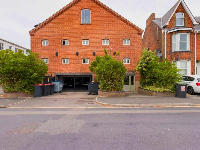 2 Bedroom Flat To Rent In The Maltings, Roper Road, Canterbury, CT2