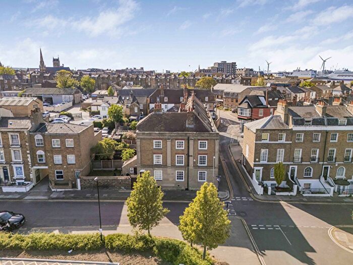 3 Bedroom End Terrace House For Sale In East Terrace, Gravesend, DA12