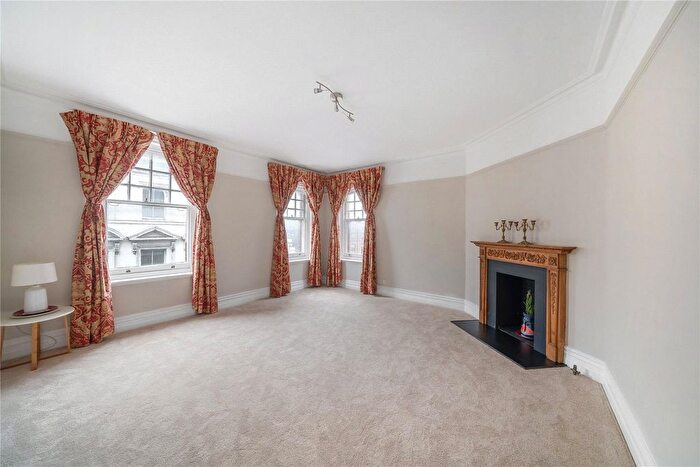 2 Bedroom Flat To Rent In King Edward Mansions, Fulham Road, London, SW6