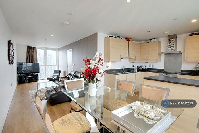 3 Bedroom Penthouse To Rent In Stratford, London, E15