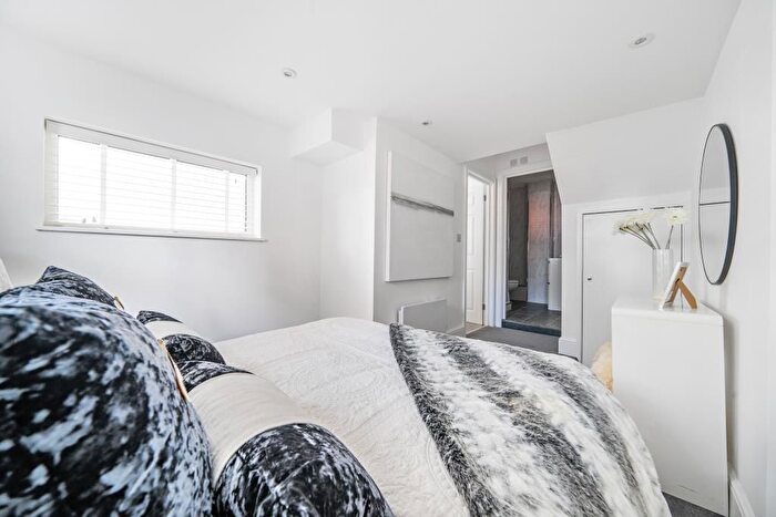 1 Bedroom Flat For Sale In Ladbroke Grove, Notting Hill, W10