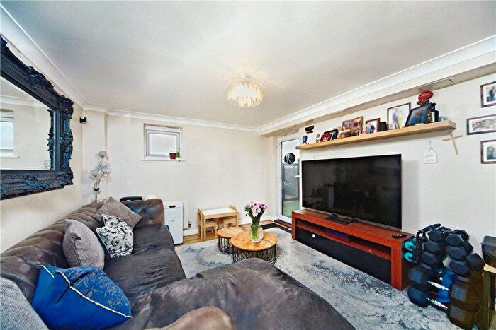 2 Bedroom Flat For Sale In Thornton Road, Thornton Heath, CR7