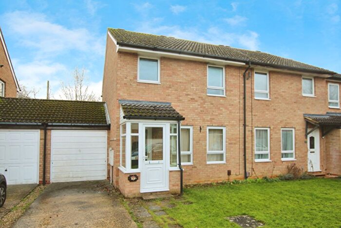 3 Bedroom Semi Detached House For Sale In Broad Close, Kidlington, OX5