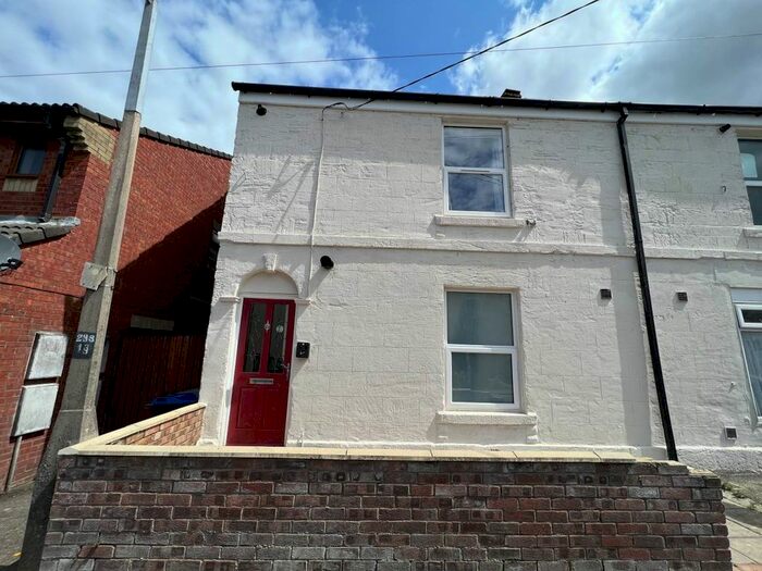 1 Bedroom Flat To Rent In Bond Street, Trowbridge, Wiltshire, BA14