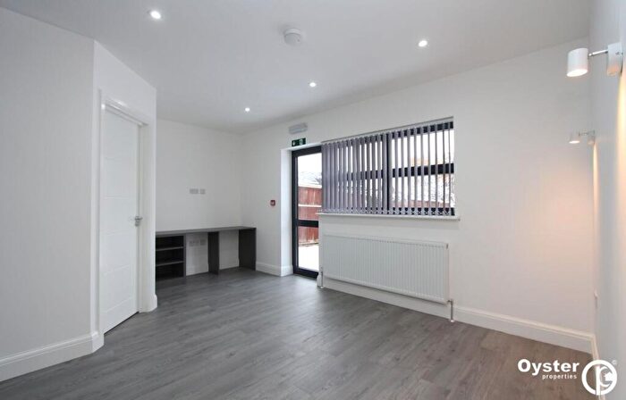 House To Rent In Kings Drive, Wembley -, HA9