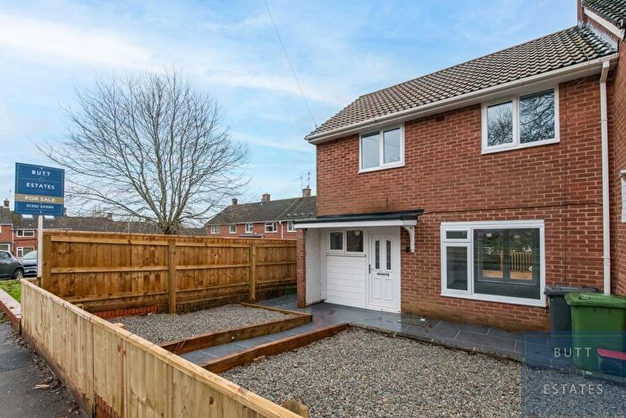 3 Bedroom End Of Terrace House For Sale In Lancelot Road, Exeter, EX4