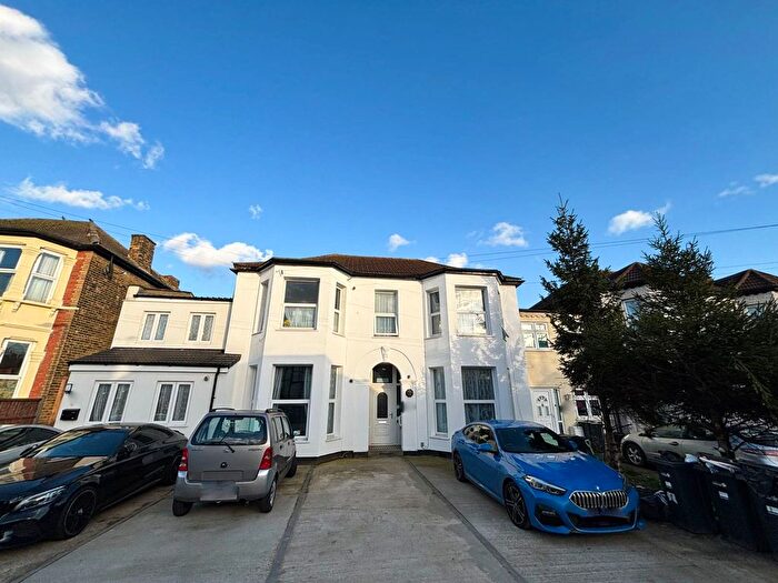 2 Bedroom Flat To Rent In Eastwood Road, Ilford, IG3