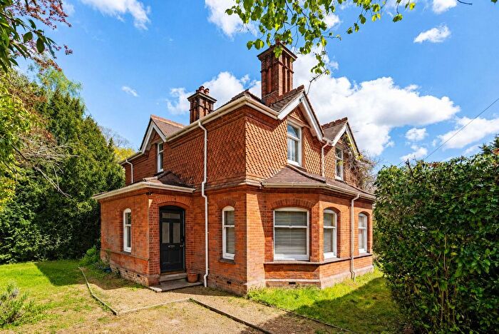 4 Bedroom Detached House For Sale In Barlax New Park Road, Cranleigh, GU6