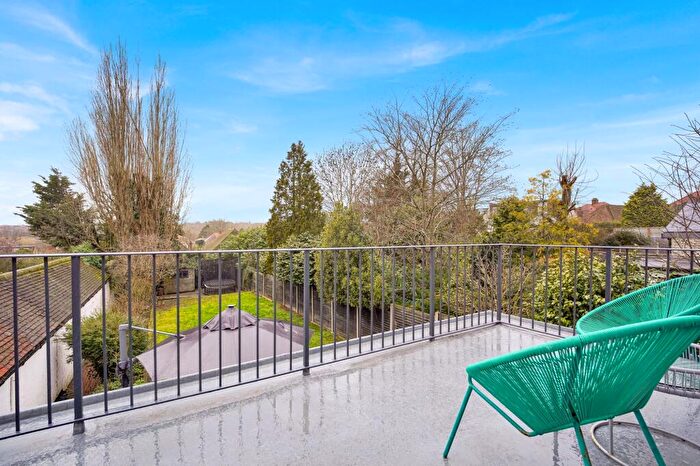 4 Bedroom Detached House For Sale In Eversley Park Road, London, N21