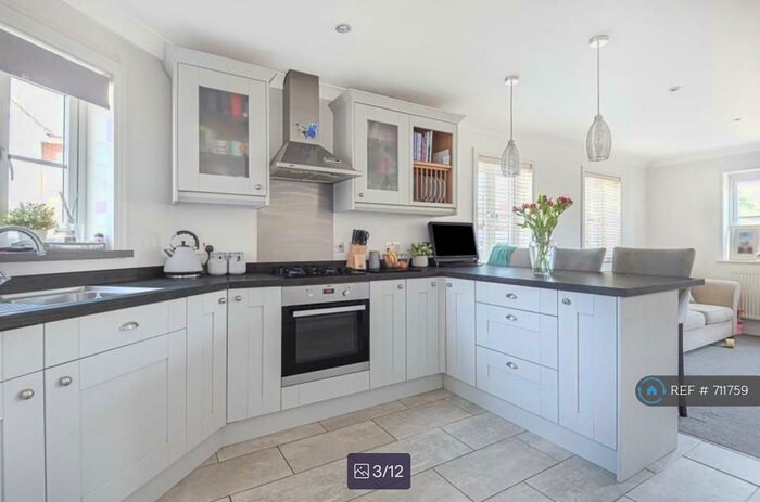 3 Bedroom End Of Terrace House To Rent In Wheatsheaf Close, Wokingham, RG41