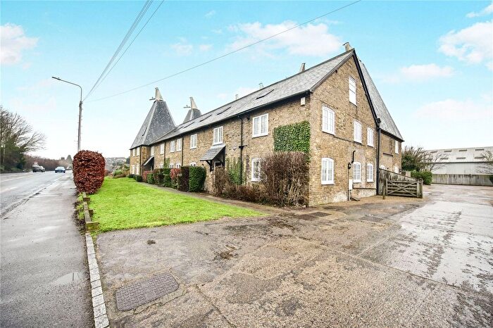 2 Bedroom Flat For Sale In London Road, Teynham, Sittingbourne, Kent, ME9