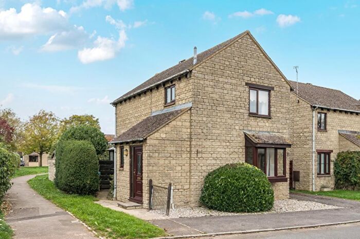 3 Bedroom Link Detached House For Sale In Hoyle Close, Witney, OX28