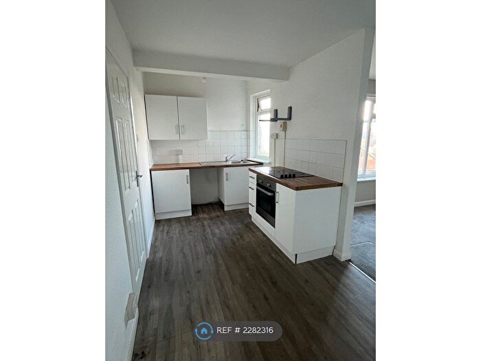 3 Bedroom Flat To Rent In High Street, Newington, Sittingbourne, ME9