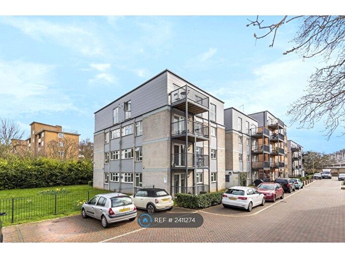 3 Bedroom Flat To Rent In Limerick Close, London, SW12