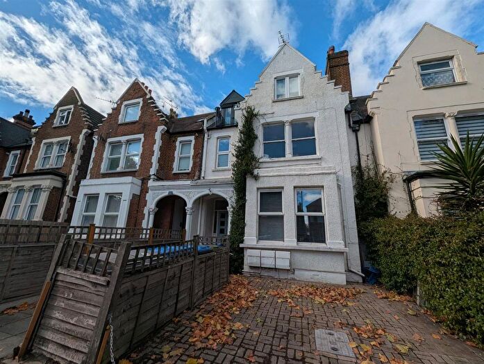 2 Bedroom Flat To Rent In Walm Lane, London, NW2