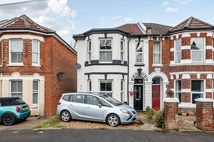 4 Bedroom Semi Detached House For Sale In Bond Road, Bitterne Park, Southampton, Hampshire, SO18