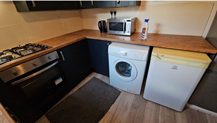 2 Bedroom Flat To Rent In Brooklands Road, Sale, M33