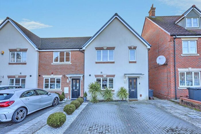 3 Bedroom End Of Terrace House For Sale In Oak Grove, Northampton, NN3