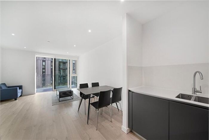 2 Bedroom Flat To Rent In Willowbrook House, Coster Avenue, London, N4