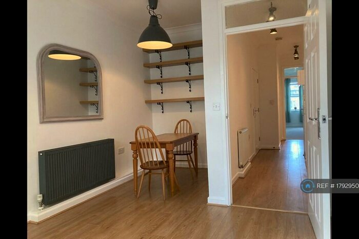 1 Bedroom Flat To Rent In Dairy Farm Place, London, SE15