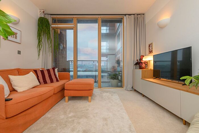 2 Bedroom Flat For Sale In West Point, Wellington Street, LS1