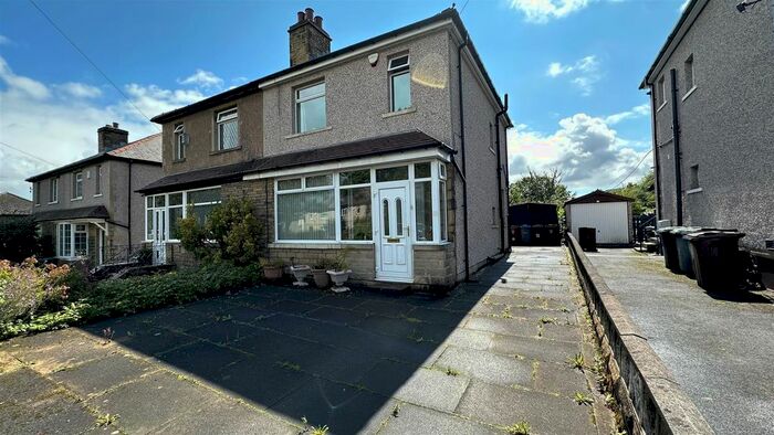 3 Bedroom Semi-Detached House For Sale In Pullan Avenue, Bradford, BD2