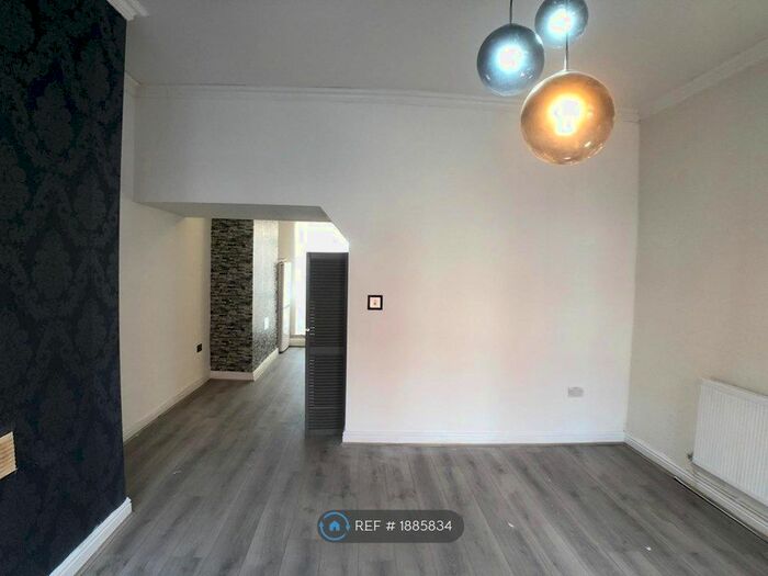 3 Bedroom Terraced House To Rent In Strafford Road, Bn, M27