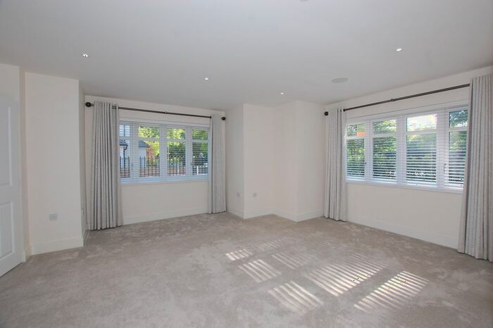 4 Bedroom Detached House To Rent In Worsley Bridge Road, Beckenham, BR3