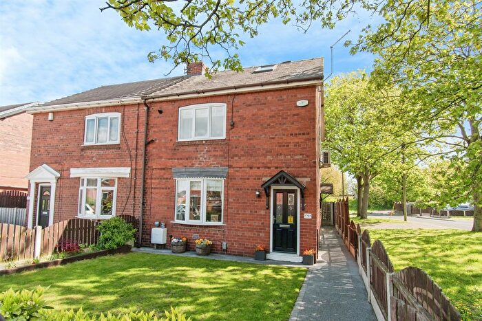 3 Bedroom Semi-Detached House For Sale In Whincop Avenue, Castleford, WF10