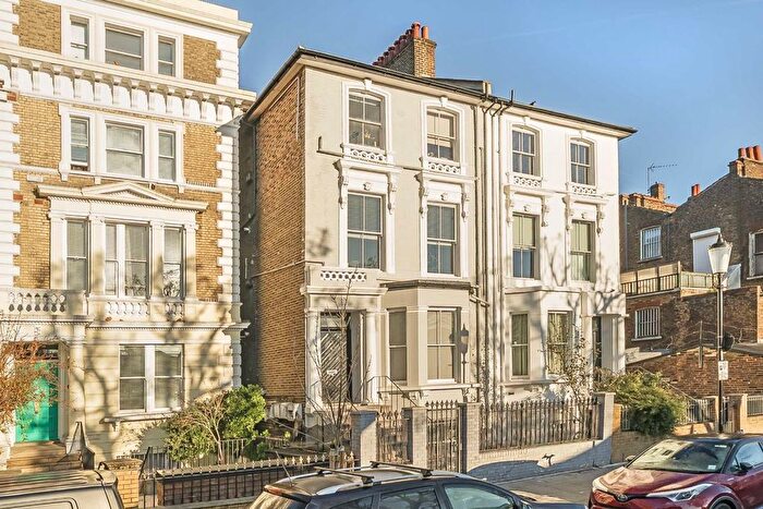 2 Bedroom Flat For Sale In Cambridge Gardens, Westbourne Grove, W10
