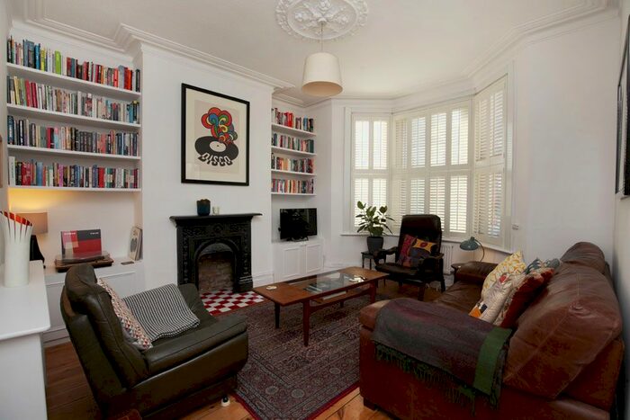 2 Bedroom Flat To Rent In Beacontree Road, Bushwood Area, E11