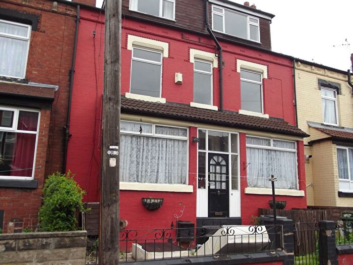 4 Bedroom Terraced House For Sale In Cross Flatts Drive, Beeston, LS11