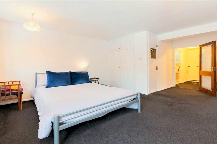 Studio To Rent In Chapter Road, London, NW2