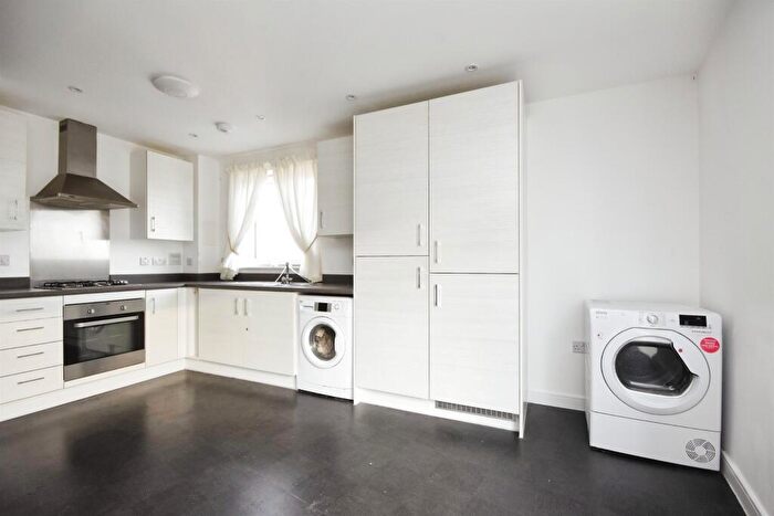 2 Bedroom Flat For Sale In Cunard Square, Chelmsford, CM1