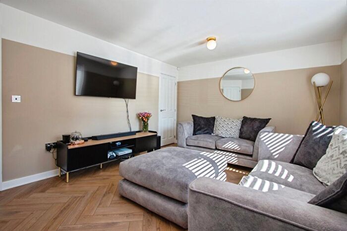 3 Bedroom Detached House For Sale In Blencartha Crescent, Leeds, LS9