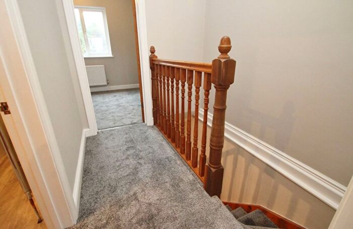 2 Bedroom End Terrace House To Rent In Barclay Oval, Woodford Green, IG8