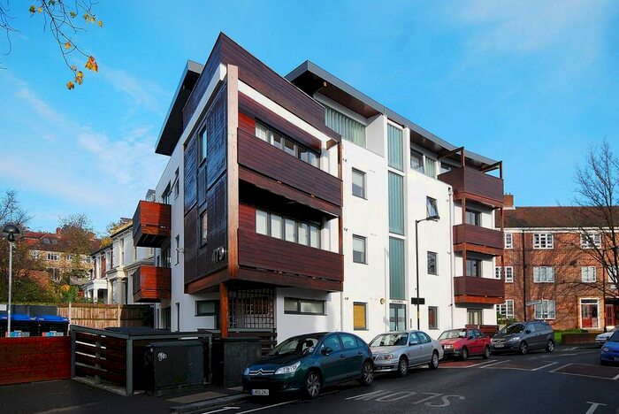 2 Bedroom Flat To Rent In Lordship Lane, East Dulwich, London, SE22