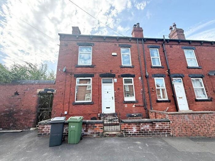 2 Bedroom End Of Terrace House To Rent In Arley Street, Armley, Leeds, West Yorkshire, LS12