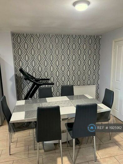 4 Bedroom Semi-Detached House To Rent In Birstall Meadow Road, Leicester, LE4