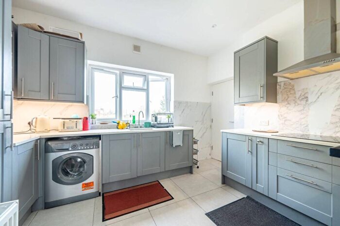 3 Bedroom Flat For Sale In Homefield Road, Sudbury, Wembley, HA0