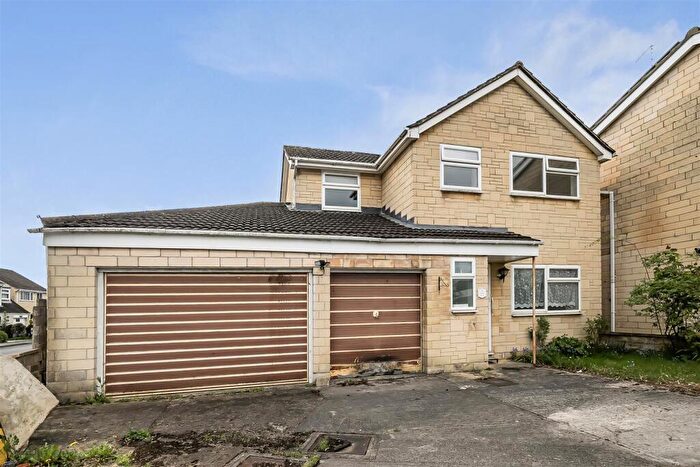 4 Bedroom Detached House For Sale In Coniston Road, Chippenham, SN14