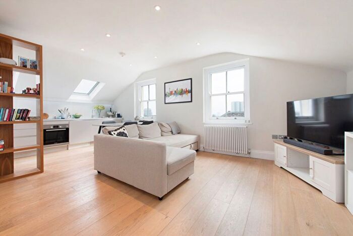 2 Bedroom Flat To Rent In College Crescent, London, NW3