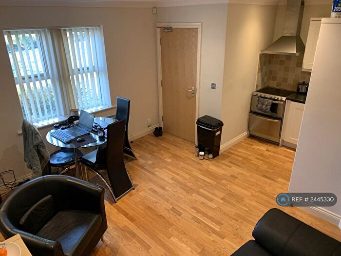 2 Bedroom Flat To Rent In Hillside House, Leeds, LS6