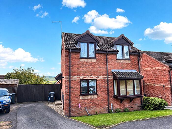2 Bedroom Detached House For Sale In Avranches Avenue, Crediton, Devon, EX17