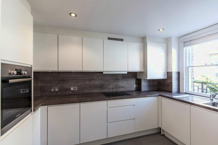2 Bedroom Flat To Rent In Hillgate Place, London, SW12