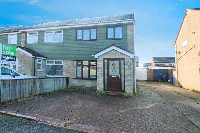 3 Bedroom Semi Detached House For Sale In Grosmont Close, Howdale Road, HU8