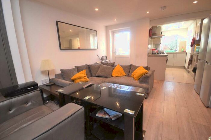 6 Bedroom Terraced House To Rent In Victoria Street, Reading, RG1