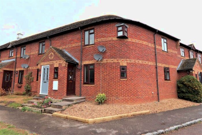 2 Bedroom Maisonette To Rent In Tornay Court, Slapton, Beds, LU7
