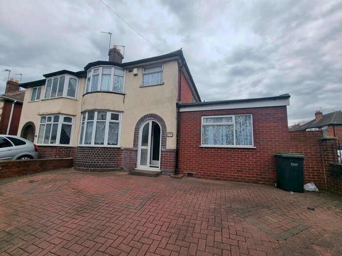 4 Bedroom Semi-Detached House To Rent In Church Lane, West Bromwich, B71